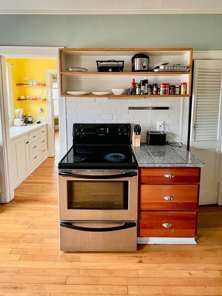 Kitchen - 179 Dartmouth st