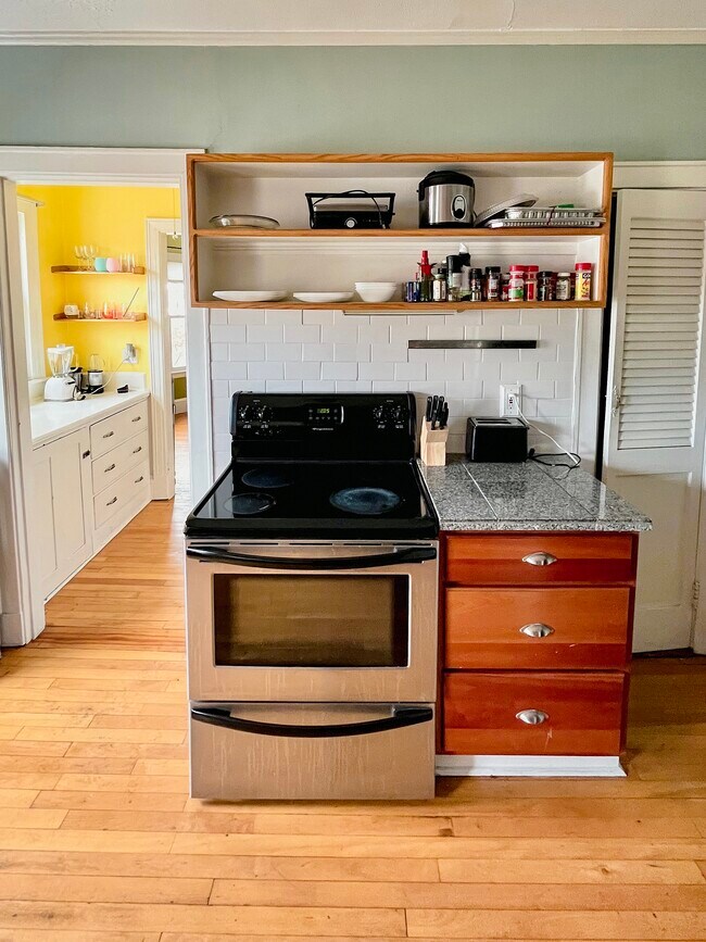 Kitchen - 179 Dartmouth st