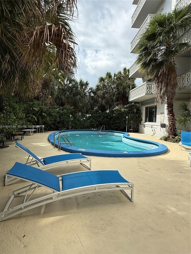 Building Photo - 9700 W Bay Harbor Dr