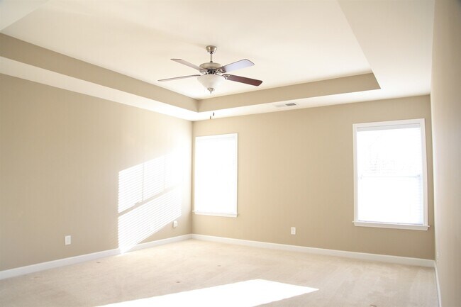 Building Photo - Perfect 4bd/2.5bth home in desirable Millb...