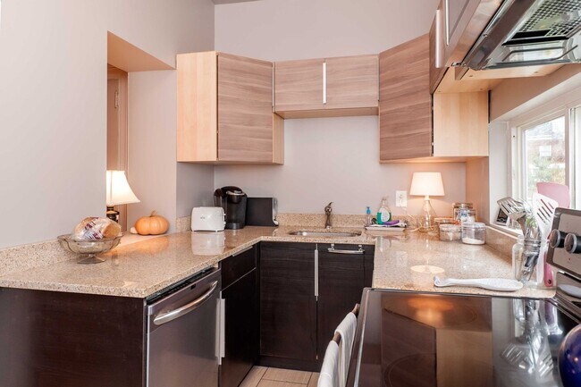 Building Photo - 5820 Alder St