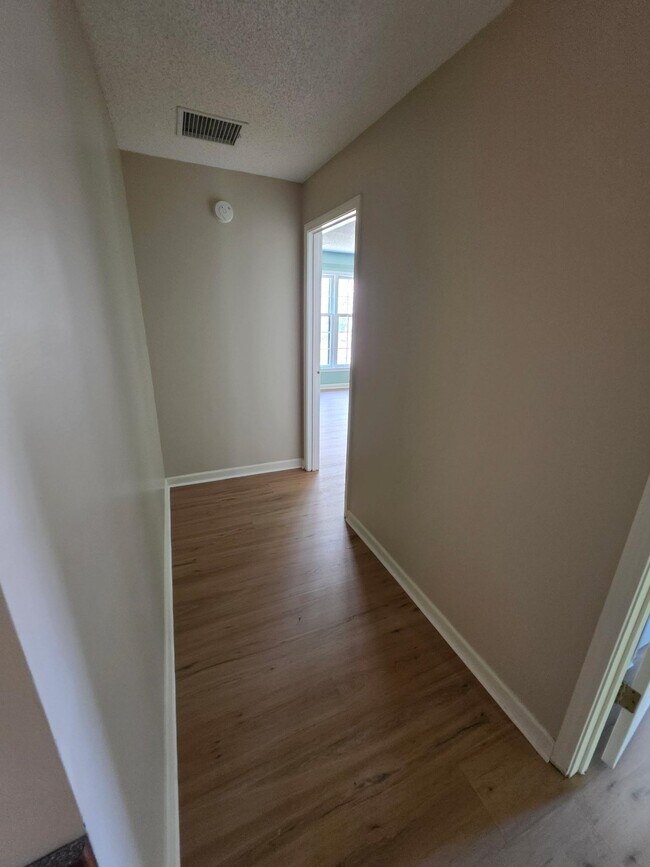 Building Photo - 4580 Shadowlawn Rd