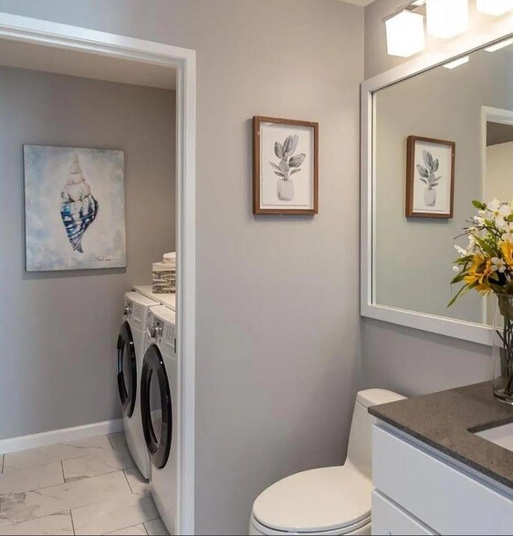 Building Photo - 1157 Shoreline Dr