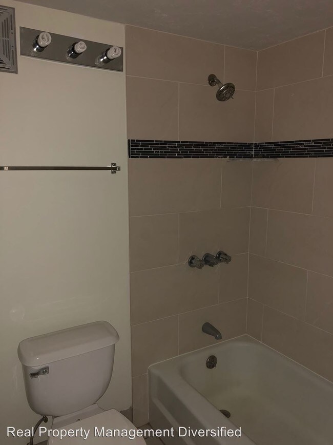 Building Photo - 1310 NE 33rd Ave