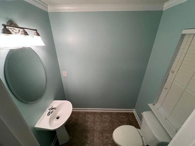 Building Photo - 2 Bedroom Townhome for Rent!