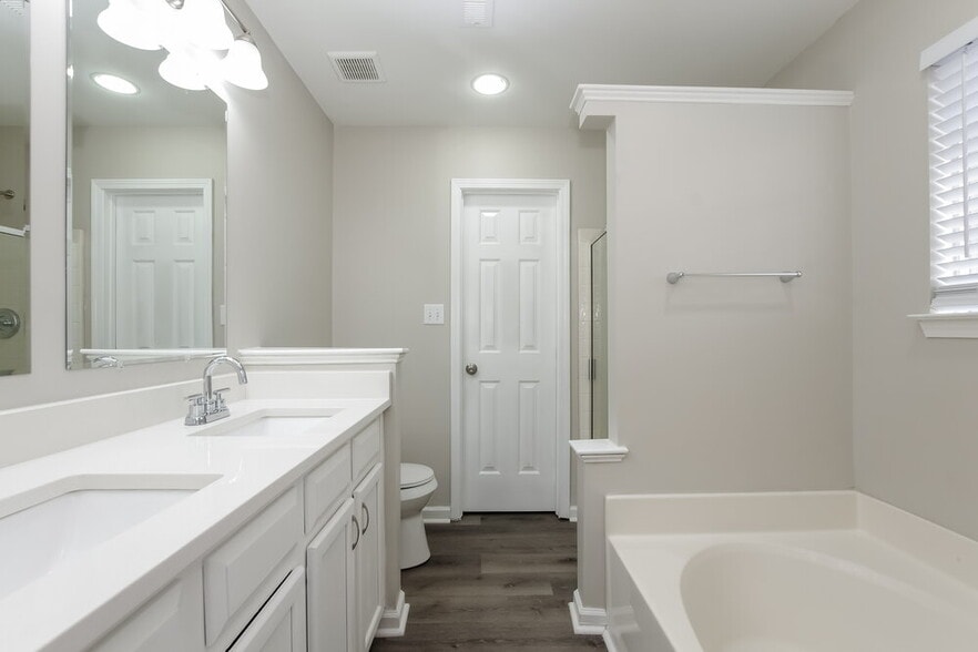 Building Photo - 6222 Spanish Moss Ln