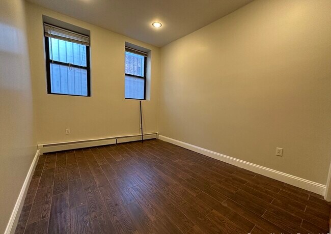 Building Photo - 15 St Germain St