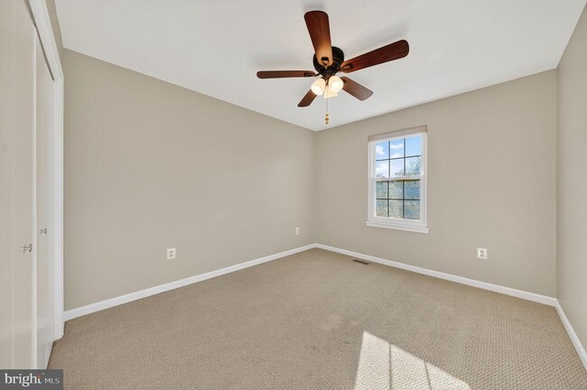 Building Photo - 7850 Greengate Way
