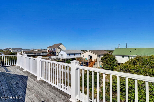 Building Photo - 1207 N Topsail Dr