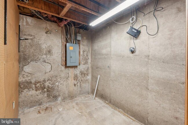 Building Photo - 7191 Fairfield Ct