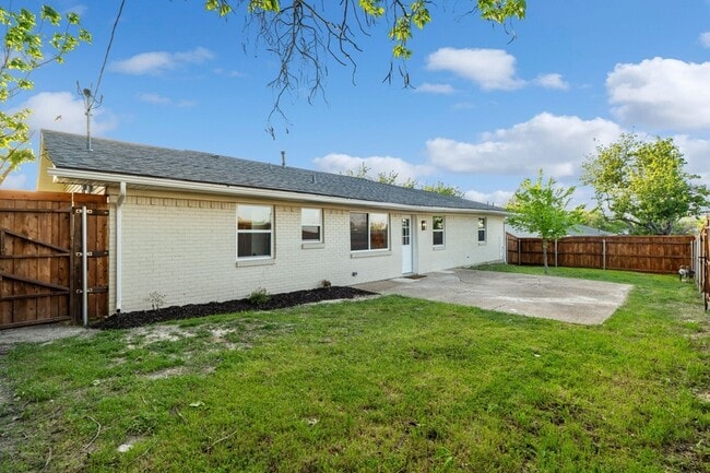 Building Photo - 503 Rogers Way