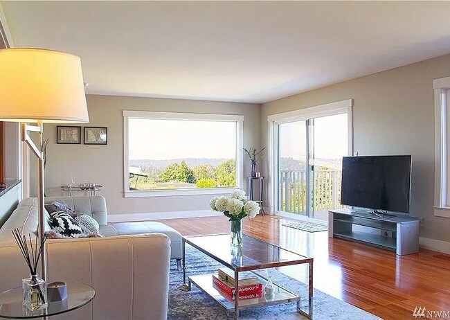 Building Photo - Stunning Somerset Home with Breathtaking City, Mountain & Lake Views – 5 Bedrooms, Gourmet Kitchen