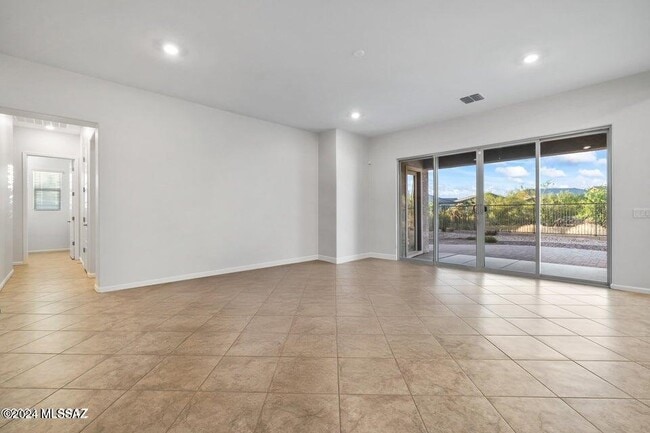 Building Photo - 10623 N Iron Peak Dr
