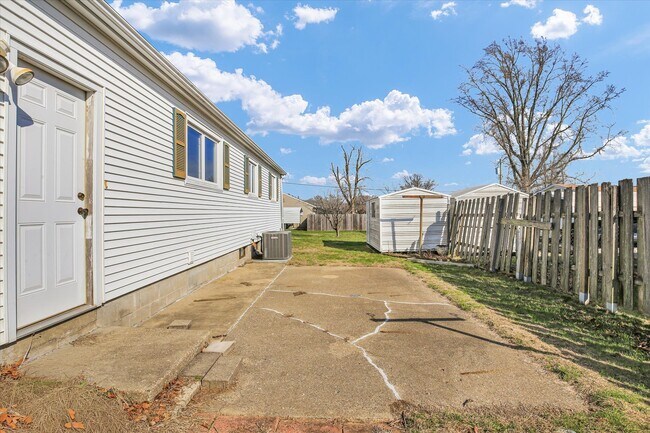 Building Photo - 9 Glenview Dr