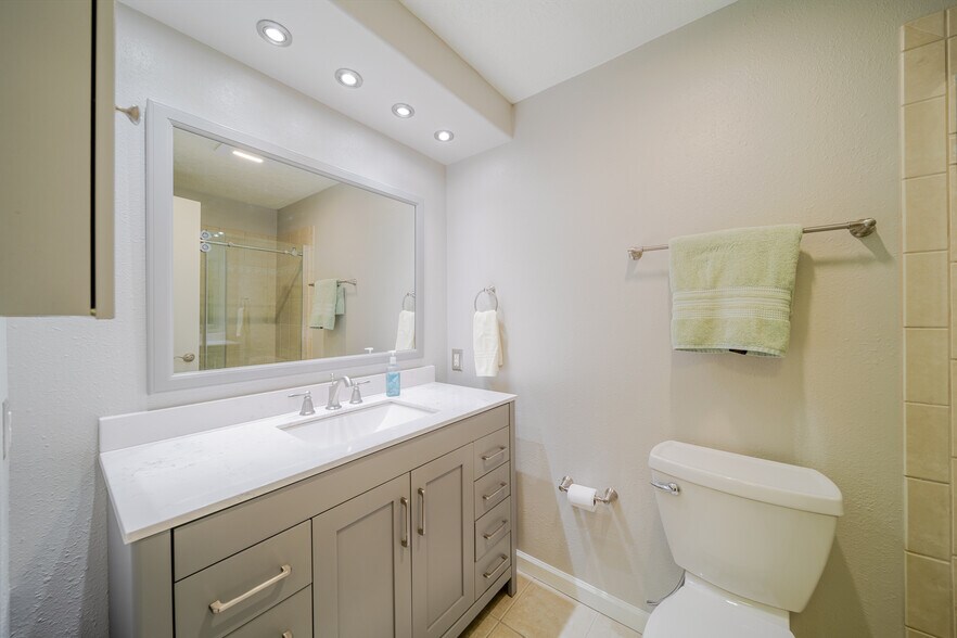 Building Photo - 3124 S Falling Brook Ln