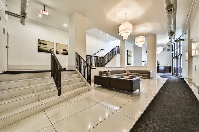 Lobby - 758 N Larrabee St