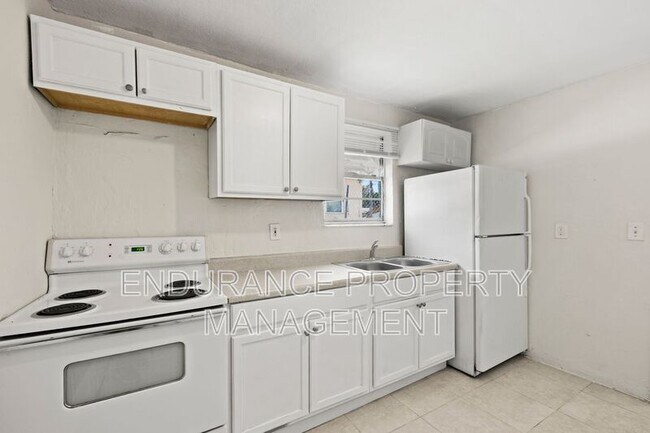 Building Photo - 1125 W 28th St