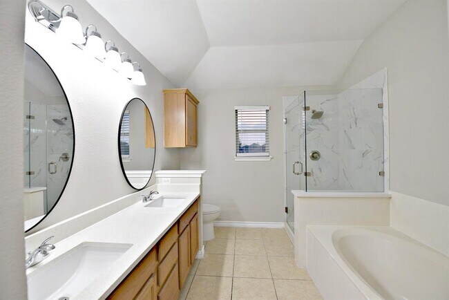 Building Photo - 610 Sparkling Brook Ln