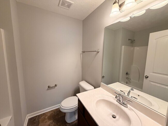 Building Photo - 2 Bedroom, 2.5 Bath Townhome in Antioch - Available Now!