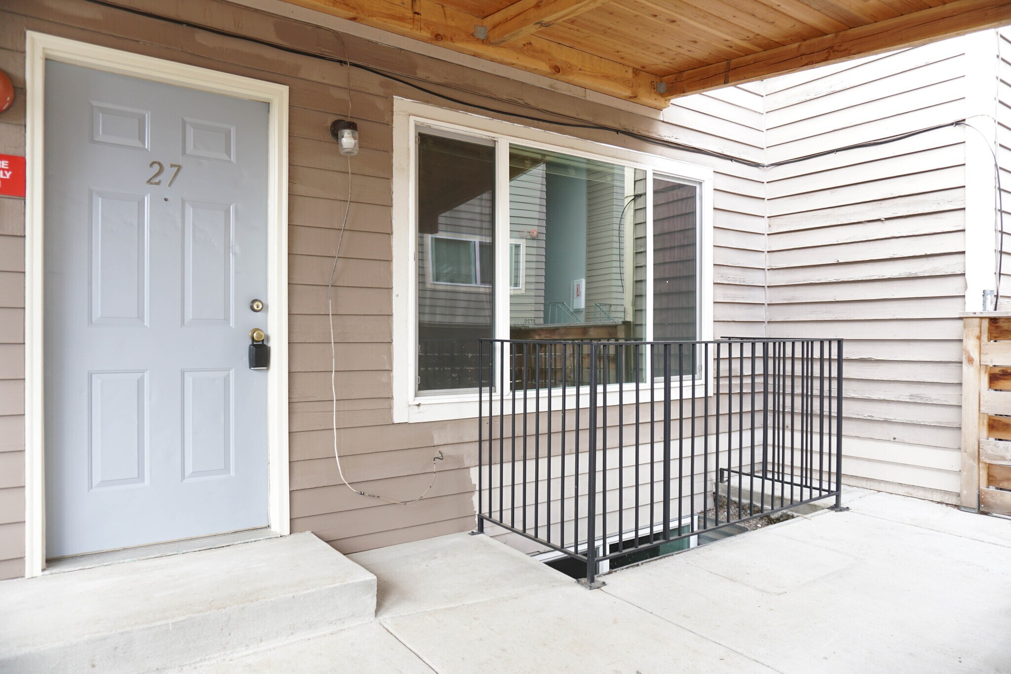 Building Photo - 2881 Francis SE St