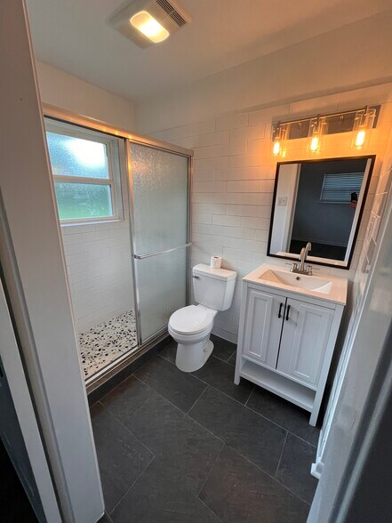 Building Photo - 745 Westbrook Dr