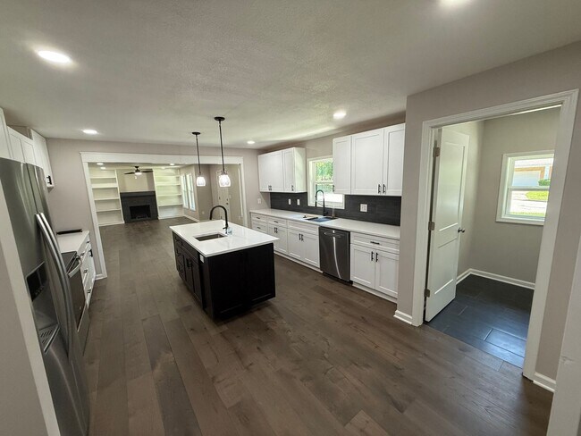 Building Photo - Westwood KS Renovated 3 Bed/2.5 Bath MainLevel Home with Attached Garage and Utilities w/Fee, Own...