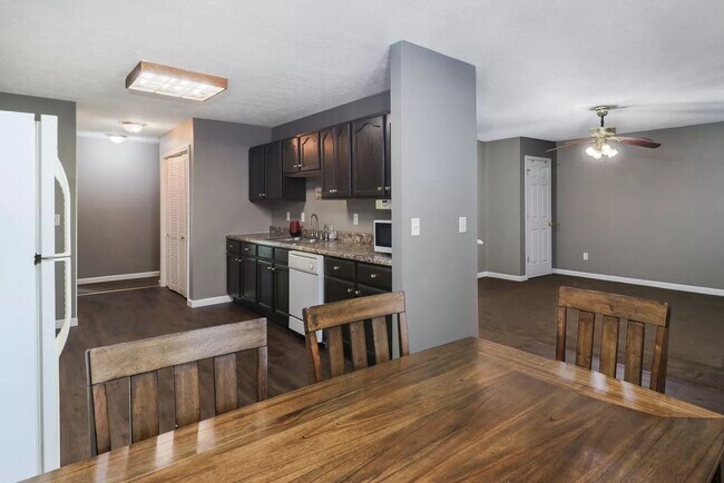 Building Photo - 1622 Iowa St