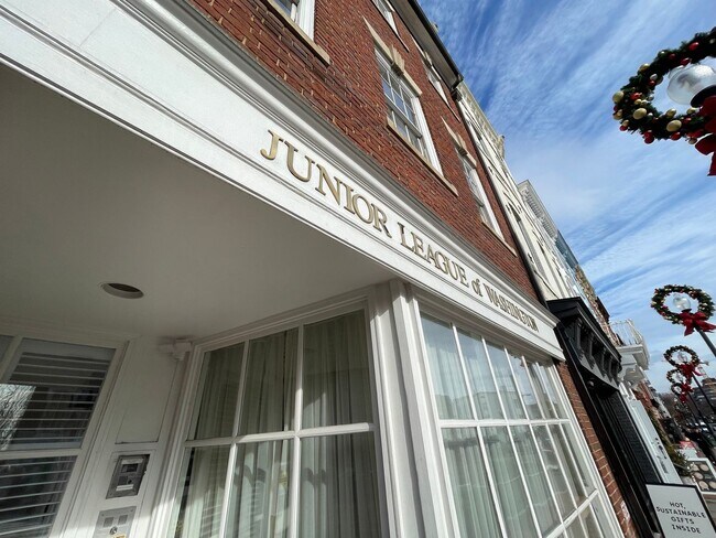 Building Photo - Junior League - 3039 M