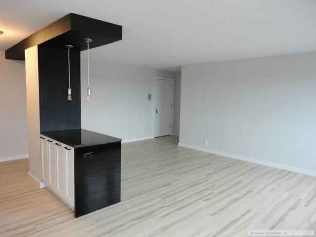 Kitchen - 1370 Saint Nicholas