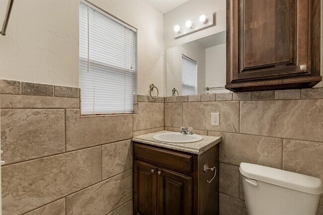 Building Photo - 319 E Edwards St