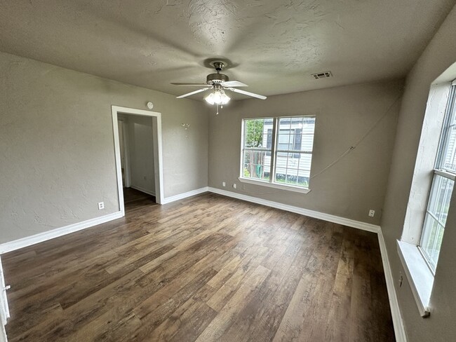 Building Photo - 2bed/2bath Home Available in OKC!