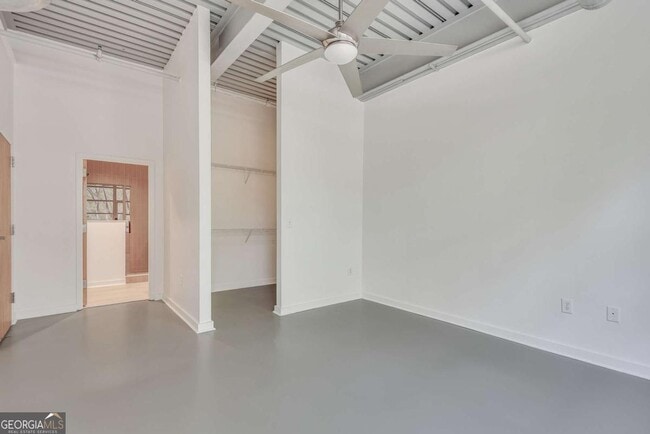 Building Photo - 400 Village Pkwy