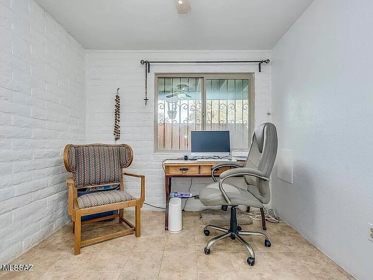 Building Photo - 3033 N Cherry Ave