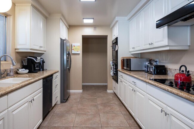 Building Photo - 73396 Tamarisk St