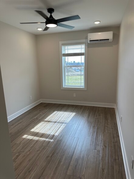 Building Photo - 251 Liam Ln