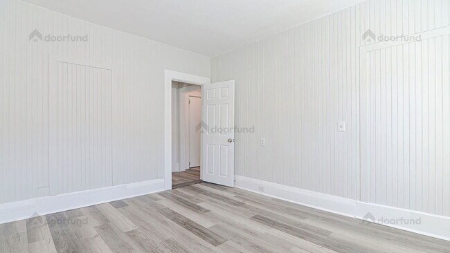 Building Photo - 220 S Main St