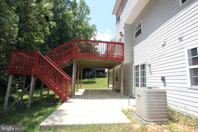 Building Photo - 406 Round Table Dr