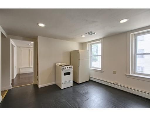 Building Photo - 15 Broadway-Unit 2