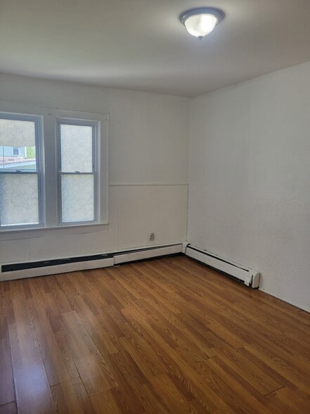 Bedroom - 21 New Walnut St