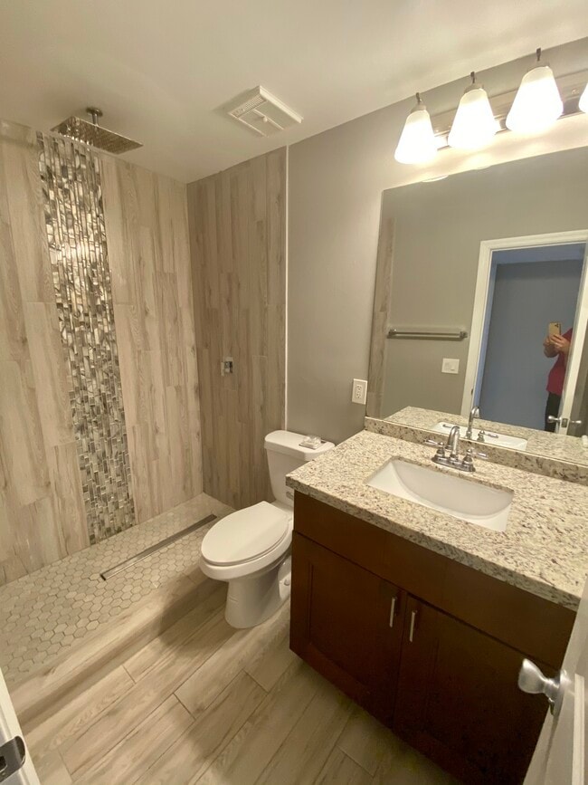 Building Photo - 1239 SW 46th Ave