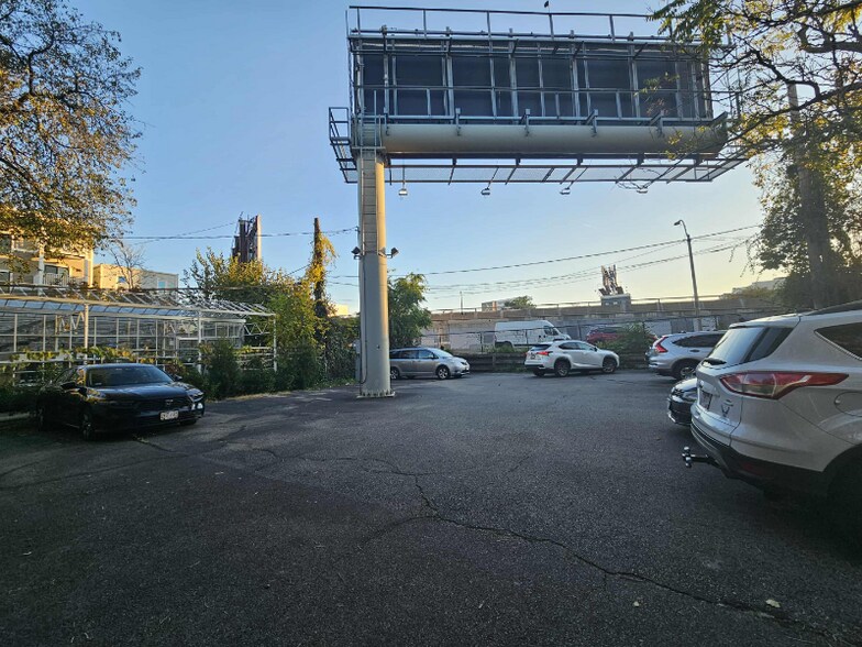 Building Photo - 156 Chelsea St