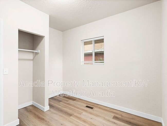 Building Photo - 3002 Porter Ave