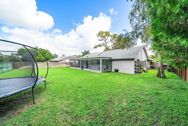 Building Photo - 1252 Raintree Ln