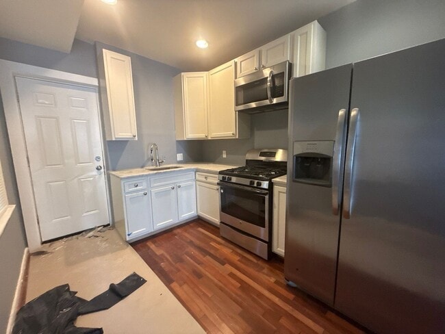 Building Photo - Two Bedroom House in Baltimore