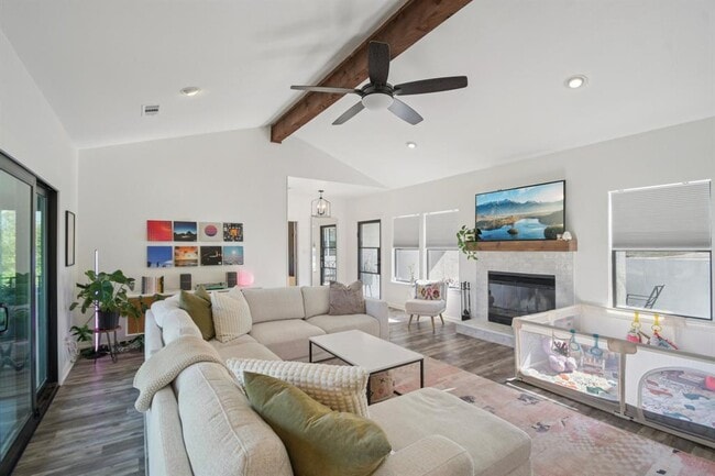 Building Photo - 730 Vanguard St