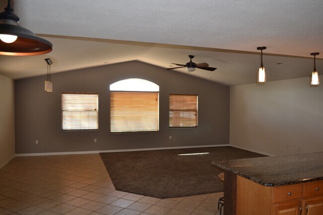 Building Photo - 26 Ocale Way S