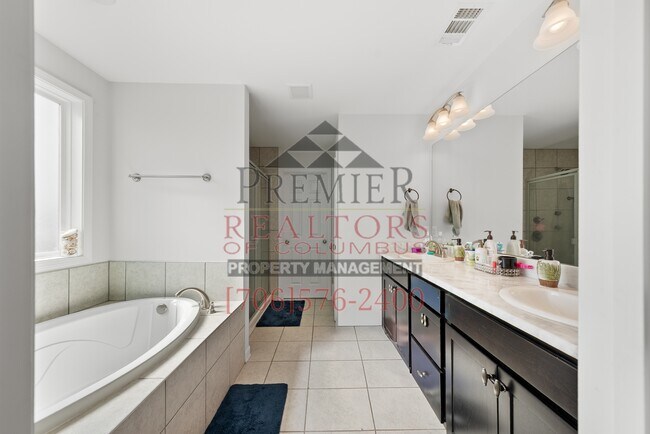 Building Photo - 7125 Double Pine Ct