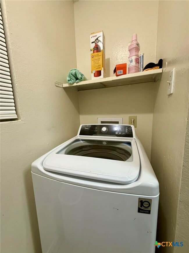 Building Photo - 907 Haynes Dr