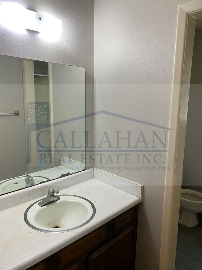 Building Photo - 8307 W Woodview Dr