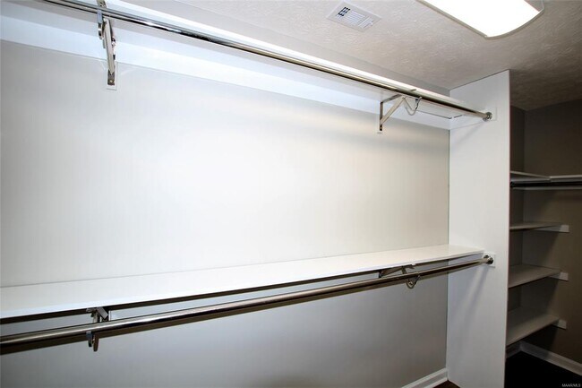 Building Photo - 213 Ross Rd